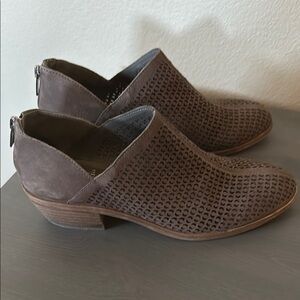 Vince Camuto Women's Brown Ankle Boots size 8